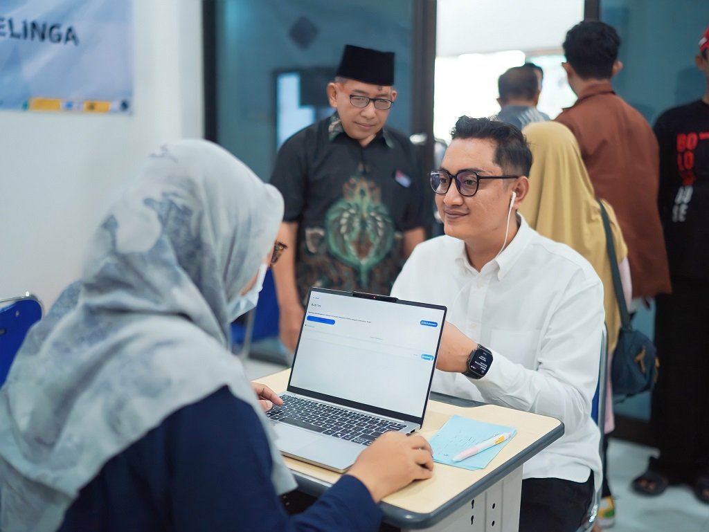 Baznas Lumajang menggelar bakti sosial skrining pendengaran dan bersih-bersih telinga gratis. Wabup Yudha Adji Kusuma dorong warga peduli kesehatan THT.