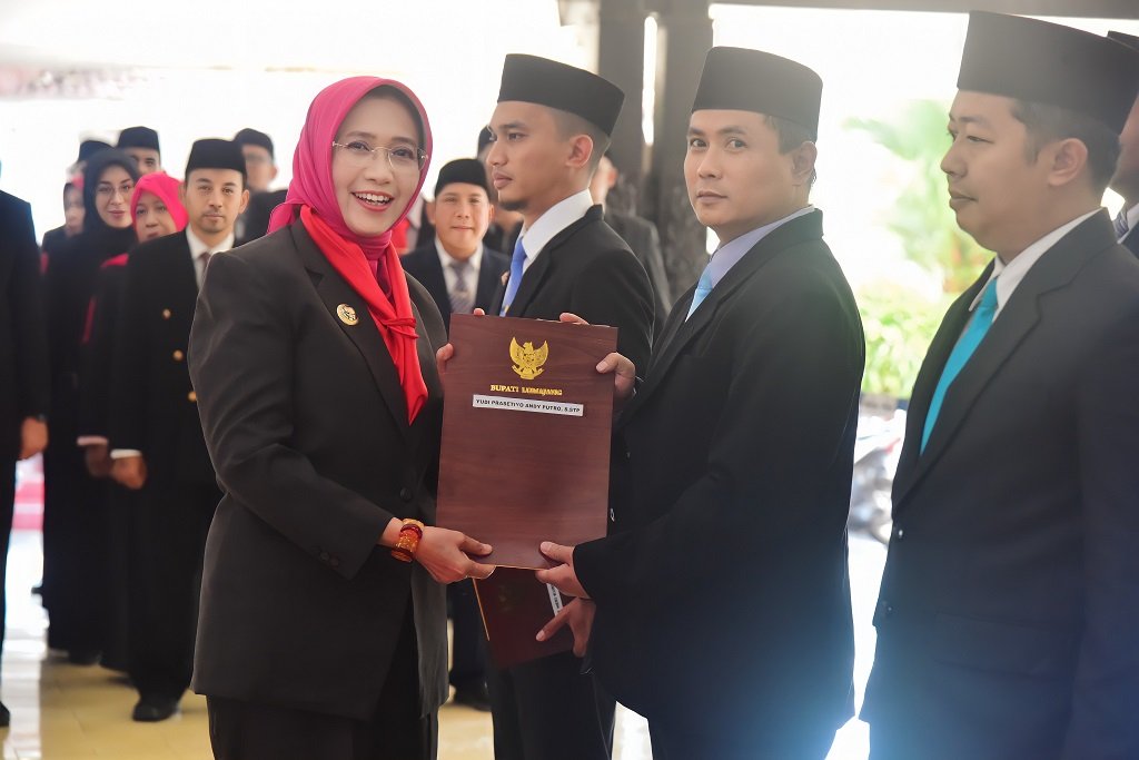 Bupati Lumajang Lantik 122 ASN, Dorong Birokrasi Profesional dan Pelayanan Publik Berkualitas