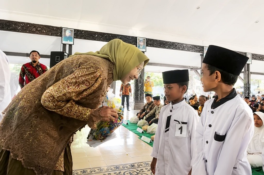 Gerakan Lumajang Berzakat Salurkan Santunan kepada 420 Anak Yatim dari 21 Kecamatan