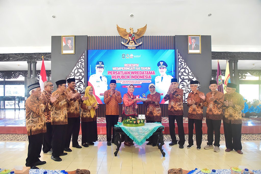 Di Era AI dan Hoaks, Bupati Indah Amperawati Minta Anggota PWRI Lumajang Jadi Teladan Bijak Bermedia Sosial