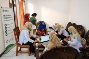 Jemput Bola Kesehatan, Pemdes Wonorejo Gelar Cek PTM Gratis untuk Warga Dusun Krajan