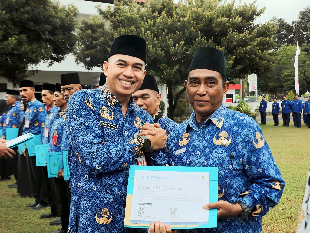 31 PNS Lumajang Purna Tugas Terima Tali Asih Korpri, Sekda Minta ASN Muda Pacu Inovasi Layanan