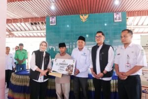 Bantu Korban Kebakaran di Yosowilangun, Pemkab Lumajang dan Baznas Salurkan Bantuan Bedah Rumah