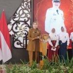 Buka Program KEJAR Tingkat SMP, Bupati Bunda Indah Ajak Pelajar Lumajang Biasakan Menabung Sejak Dini