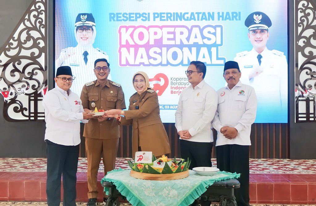 Bunda Indah Tegaskan Koperasi di Lumajang Harus Sehat dan Akuntabel saat Pelantikan Dekopinda 2026–2030