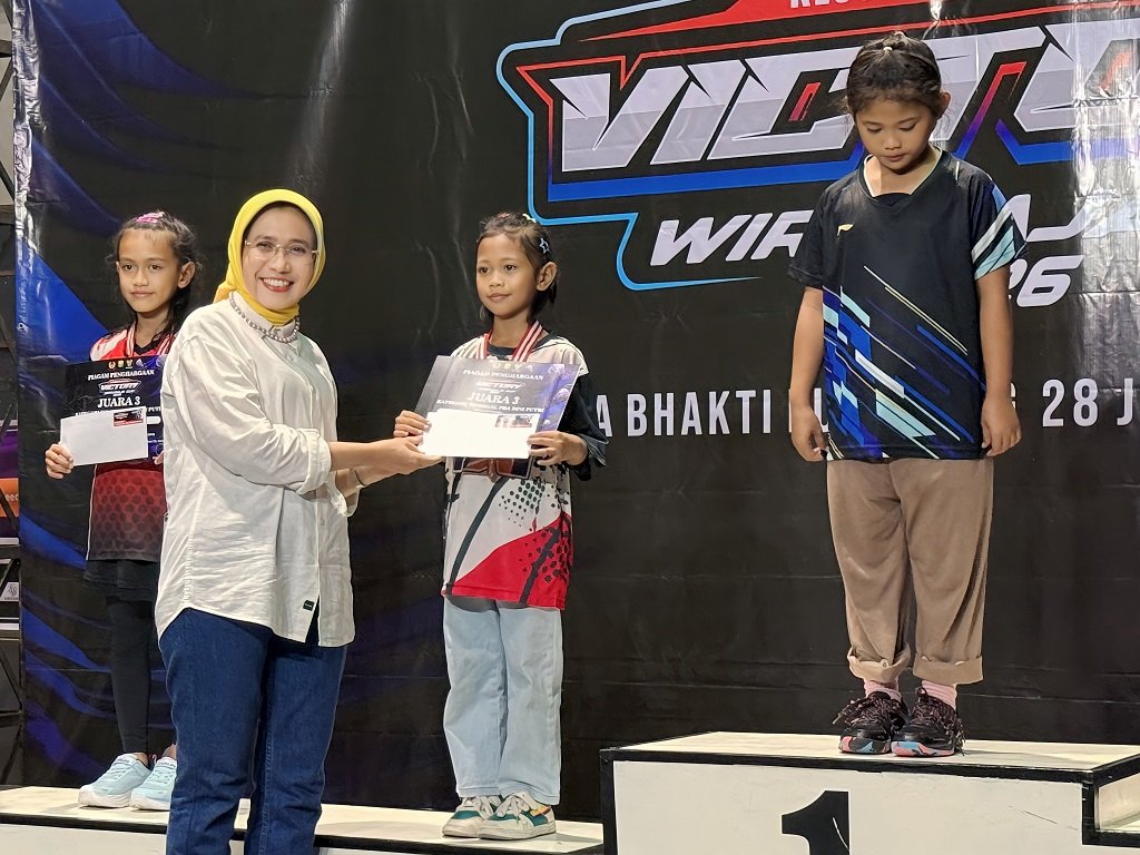 Hadir Di Puncak Victory Wiraraja Cup, Bupati Bunda Indah dan Wabup Mas Yudha Apresiasi Pembinaan Atlet Bulu Tangkis
