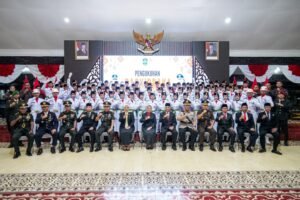 Kukuhkan 75 Anggota Paskibraka Lumajang 2026, Bunda Indah Minta Jadi Pelopor Disiplin dan Moral