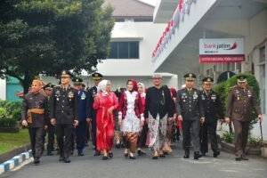 Pimpin Upacara HUT ke-81 RI, Bupati Bunda Indah Gaungkan Komitmen Pemerintahan Bersih Tanpa Intervensi