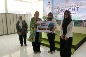 Salurkan BLT DBHCHT 2026 ke 150 Buruh PT Tiara Cemerlang Abadi, Bupati Lumajang Tekankan Pemanfaatan Bijak