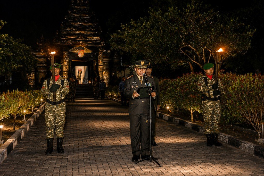 Tengah Malam di TMP Kusuma Bangsa, Bupati Bunda Indah Pimpin Renungan Suci HUT ke-81 RI