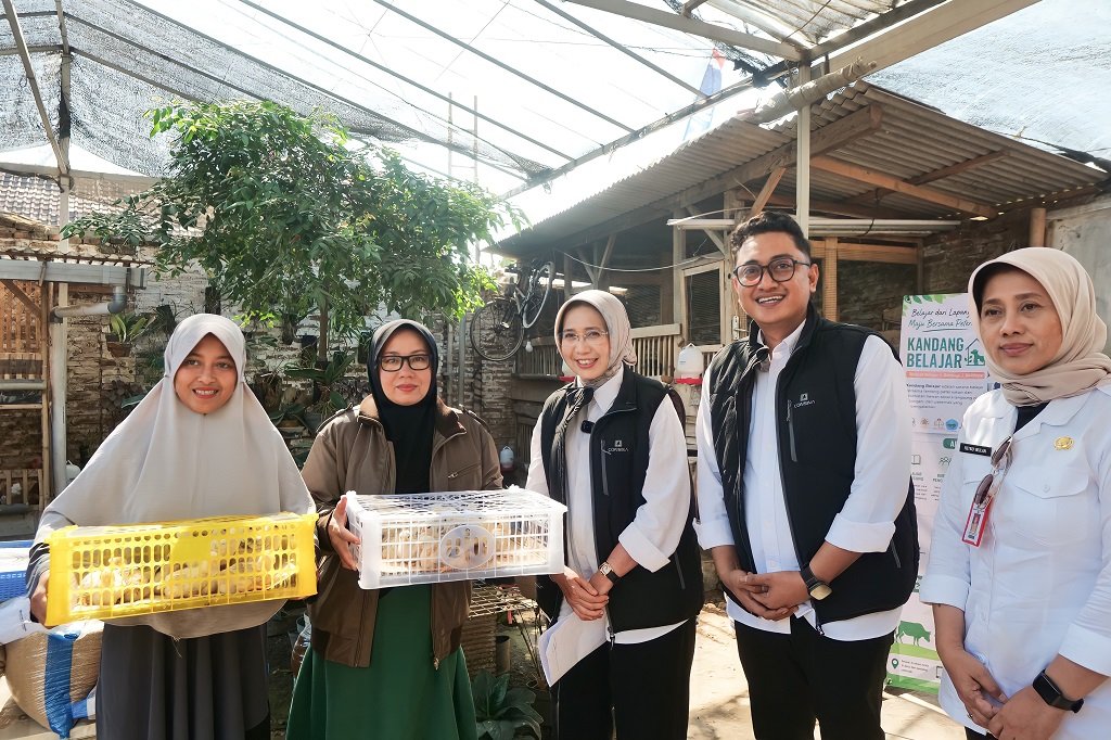 Tingkatkan Kemandirian Peternak, Bupati Bunda Indah Apresiasi Inovasi Program Kandang Belajar di Yosowilangun Lor