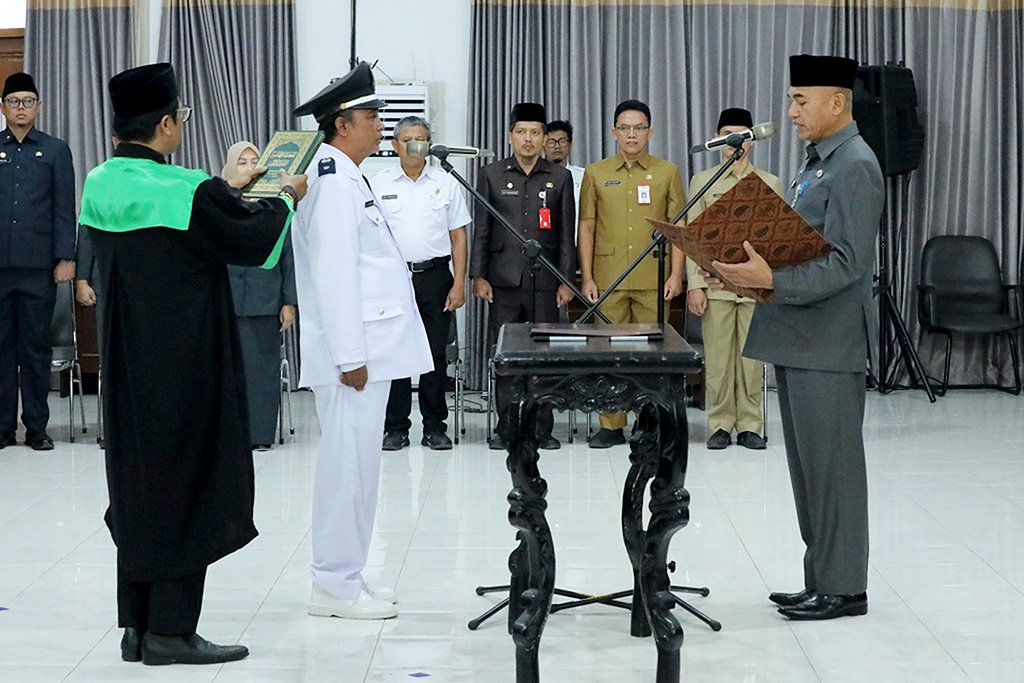 Wanti-Wanti Netralitas, Sekda Lumajang Minta Pj. Kades Wates Kulon Bekerja Objektif Tanpa Sekat Kelompok