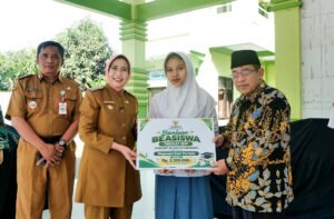 Lewat Program Setormadu Sukodono, Pemkab Lumajang dan Baznas Salurkan Beasiswa Pendidikan