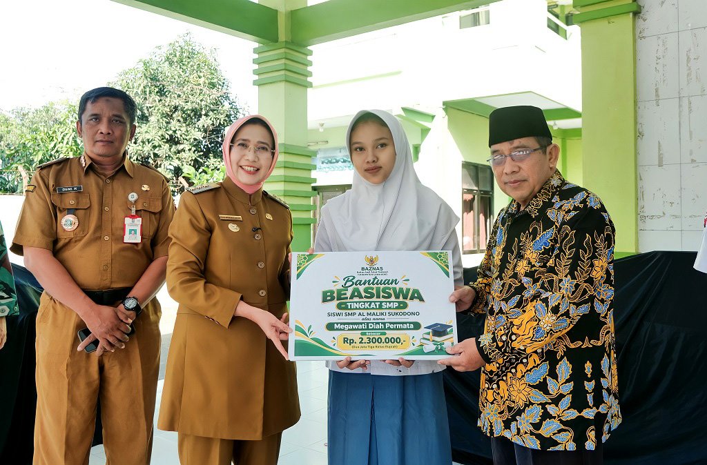 Lewat Program Setormadu Sukodono, Pemkab Lumajang dan Baznas Salurkan Beasiswa Pendidikan