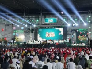 Ribuan Jamaah Padati Stadion Semeru, Lumajang Berselawat dan Gebyar UMKM Berlangsung Khidmat
