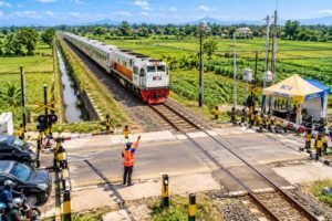 Warga Lumajang Diminta Tidak Abaikan Keselamatan Saat Melintasi Perlintasan Kereta
